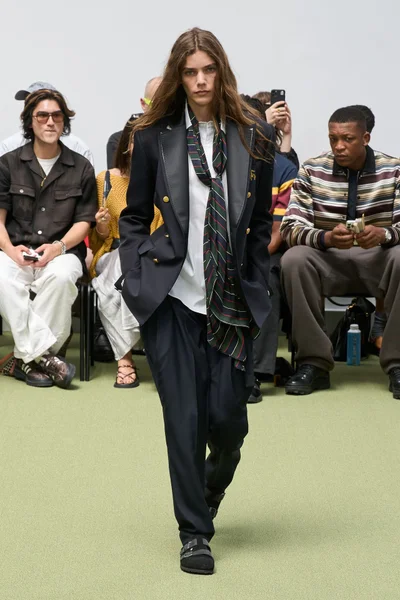Look 11